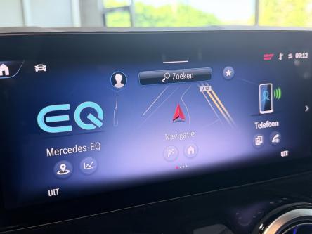 MERCEDES-BENZ EQA 300 4M AMG Panorama, Head-Up Display, 360 Camera, Distronic, Keyless-Go