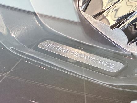 MERCEDES-BENZ EQA 300 4M AMG Panorama, Head-Up Display, 360 Camera, Distronic, Keyless-Go