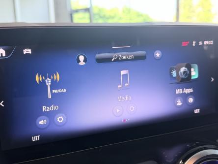 MERCEDES-BENZ EQA 300 4M AMG Panorama, Head-Up Display, 360 Camera, Distronic, Keyless-Go