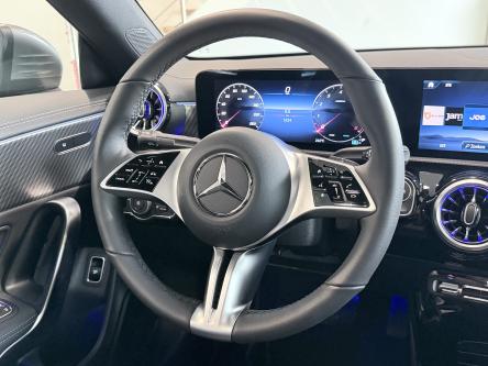 MERCEDES-BENZ CLA 180 Progressive 