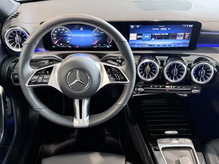 MERCEDES-BENZ CLA 180 Progressive 