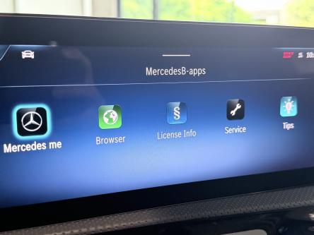 MERCEDES-BENZ CLA 180 Progressive 