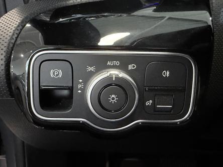 MERCEDES-BENZ CLA 180 Progressive 