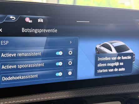 MERCEDES-BENZ CLA 180 Progressive 
