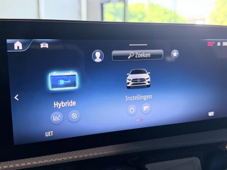 MERCEDES-BENZ A 250 e Amg Keyless-Go, Mbux, Led, Pdc, Camera