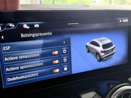 MERCEDES-BENZ EQA 250 + Progressive Panorama, Led, Camera, Mbux, Pdc