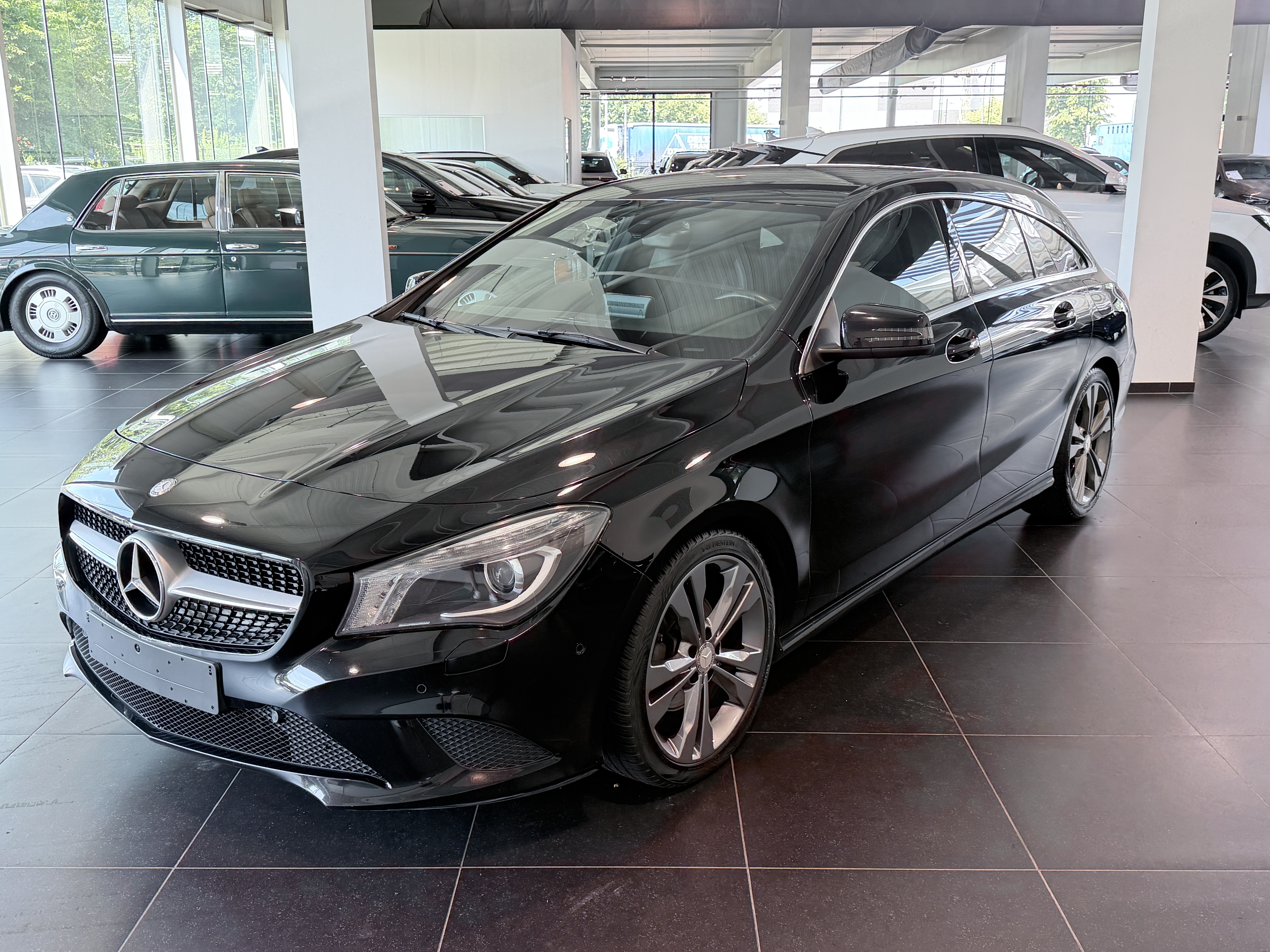 MERCEDES-BENZ CLA 180  