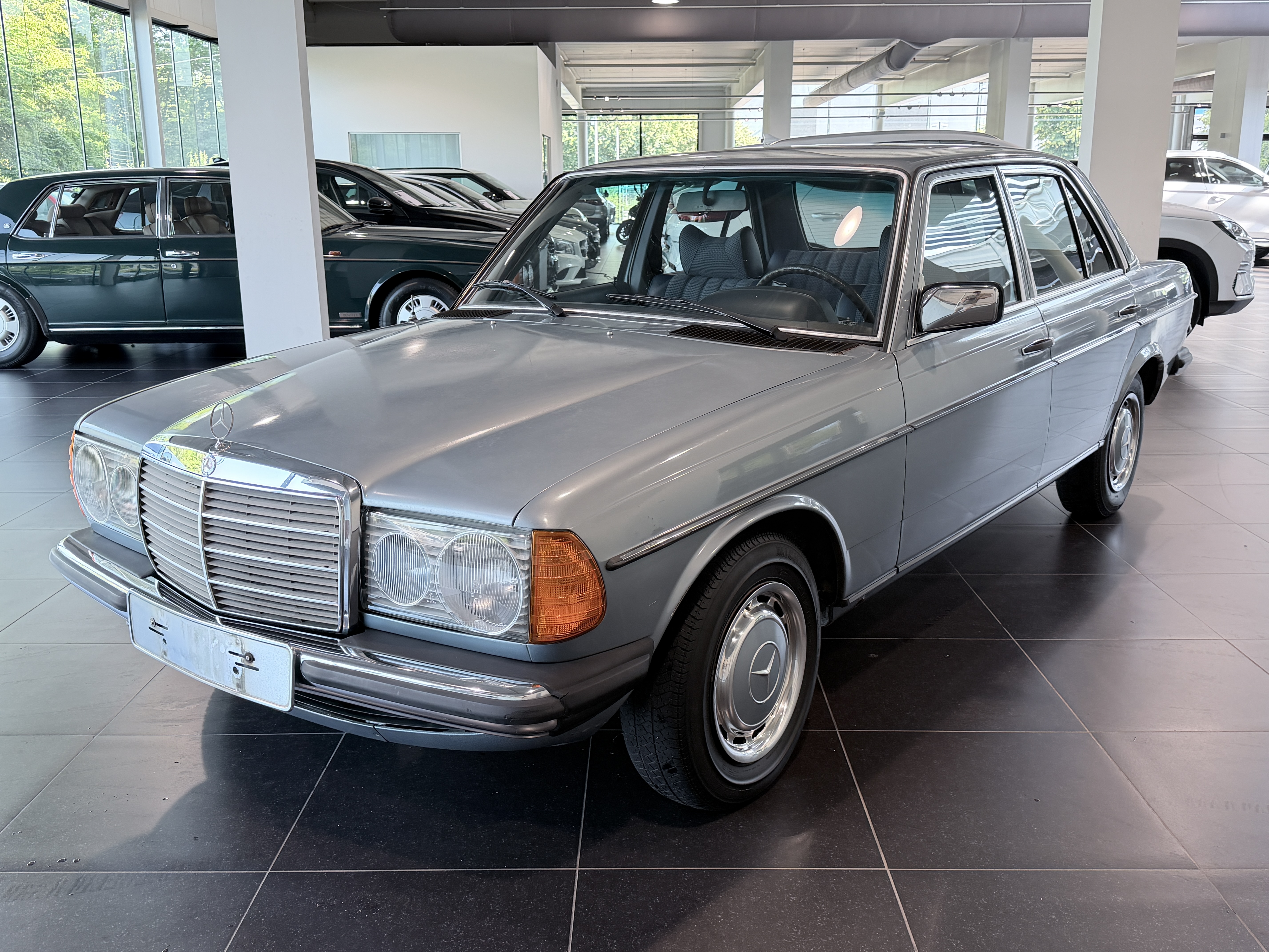 MERCEDES-BENZ 200 W123 200 1e eigenaar 58000KM!