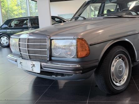 MERCEDES-BENZ 200 W123 200 1e eigenaar 58000KM!