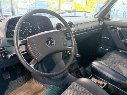 MERCEDES-BENZ 200 W123 200 1e eigenaar 58000KM!