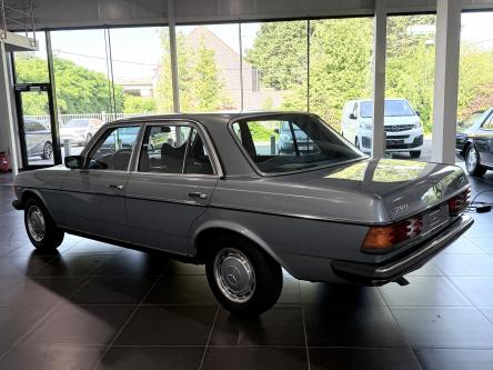 MERCEDES-BENZ 200 W123 200 1e eigenaar 58000KM!
