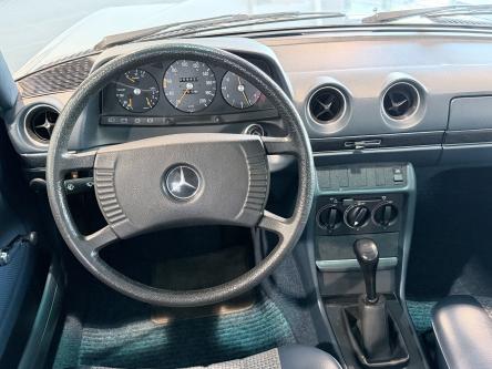 MERCEDES-BENZ 200 W123 200 1e eigenaar 58000KM!