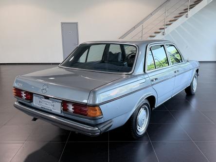 MERCEDES-BENZ 200 W123 200 1e eigenaar 58000KM!
