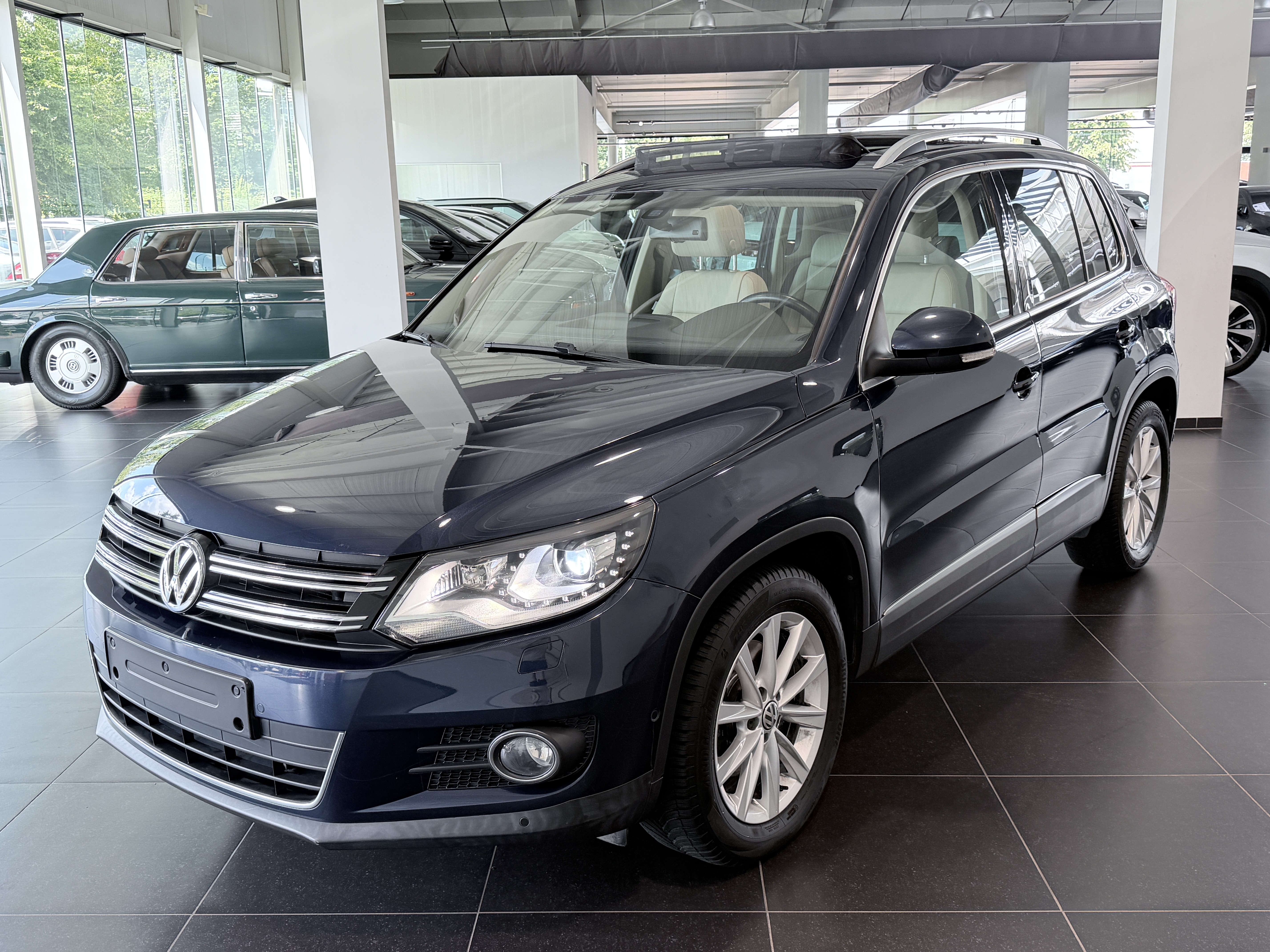 VOLKSWAGEN Tiguan  PANO / XENON / Leer