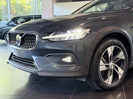 VOLVO V60 2.0 B5 AWD CROSS COUNTRY PLUS Harman Kardon Sound, Panorama, Camera, Full Led