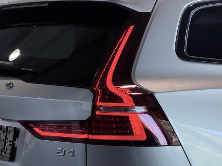 VOLVO V60 B4 Plus Dark Panorama, Head-Up Display, 360 Camera, Harman Kardon Sound