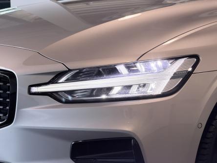 VOLVO V60 B4 Plus Dark Panorama, Head-Up Display, 360 Camera, Harman Kardon Sound