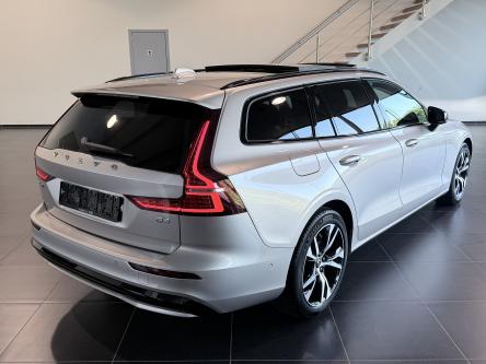 VOLVO V60 B4 Plus Dark Panorama, Head-Up Display, 360 Camera, Harman Kardon Sound
