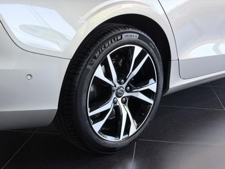 VOLVO V60 B4 Plus Dark Panorama, Head-Up Display, 360 Camera, Harman Kardon Sound