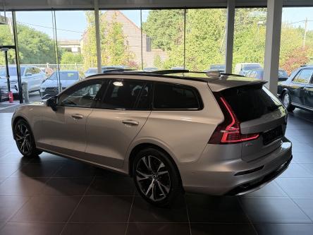 VOLVO V60 B4 Plus Dark Panorama, Head-Up Display, 360 Camera, Harman Kardon Sound