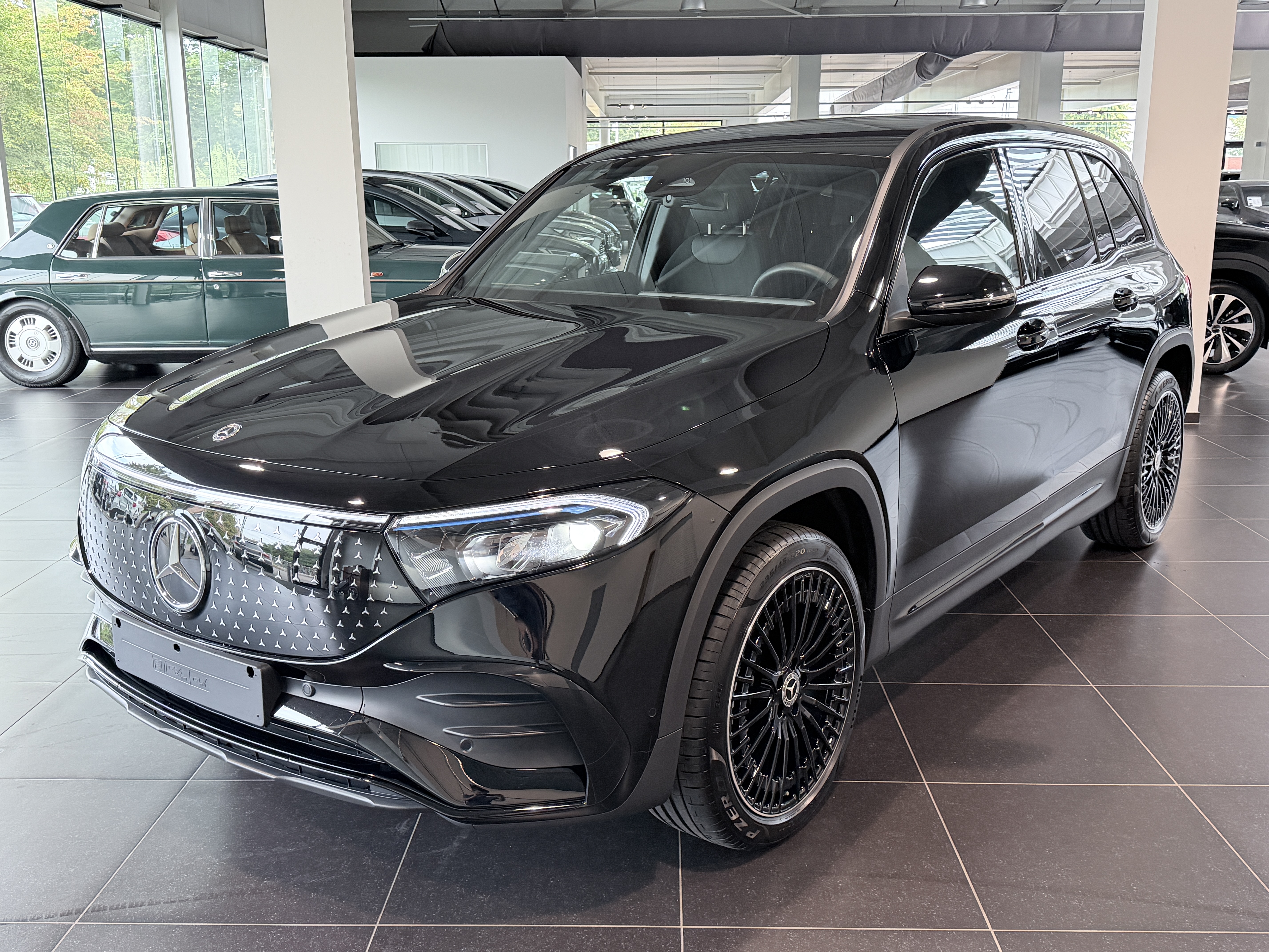 MERCEDES-BENZ EQB 250 + AMG Night Pack, 20 Inch Alu, Camera, Led HIgh Performance, Mbux, DAB