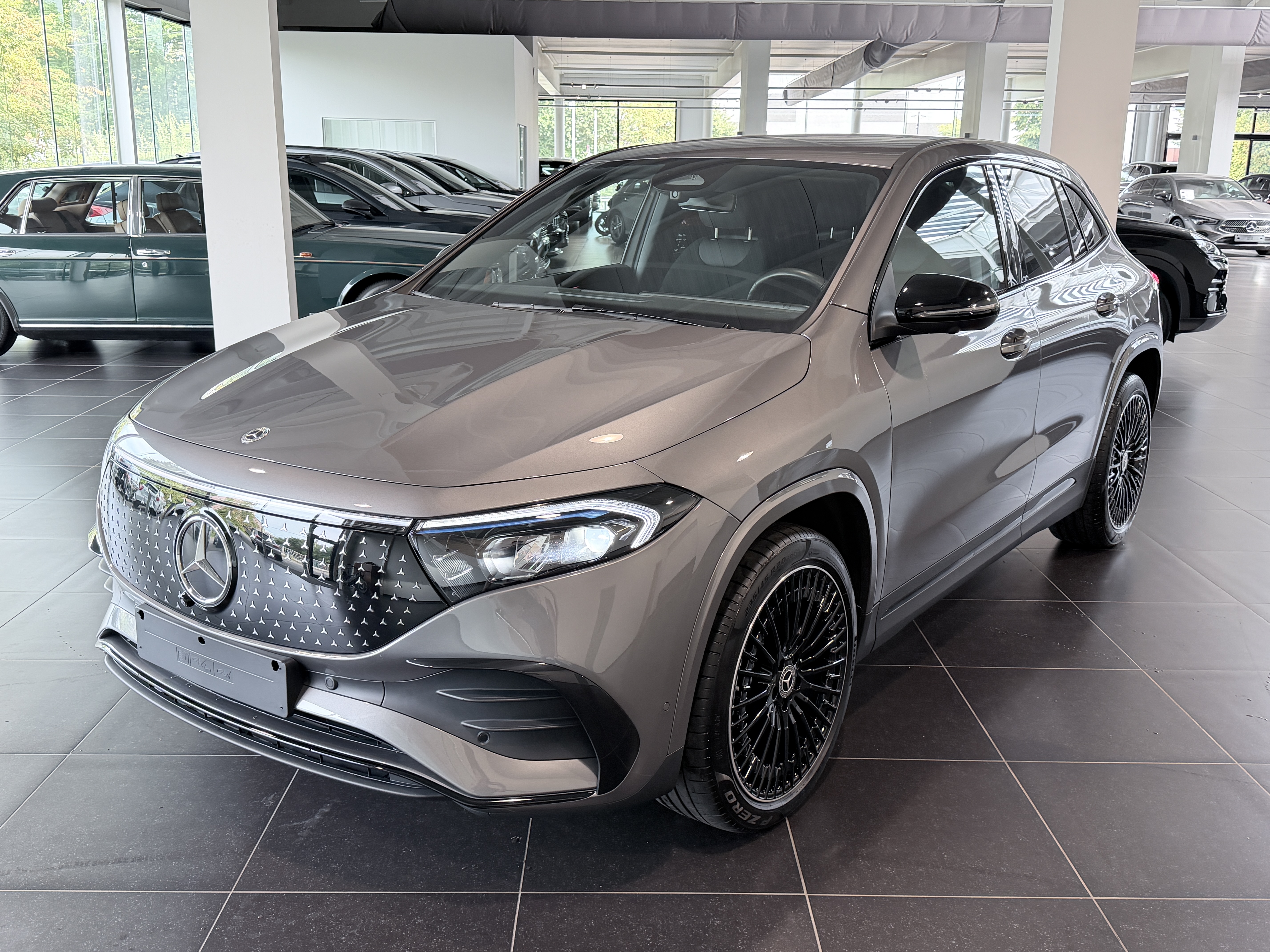 MERCEDES-BENZ EQA 250 + AMG Night Pack, 360 Camera, 20 Inch Alu, Advanced Sound, Led High Performance