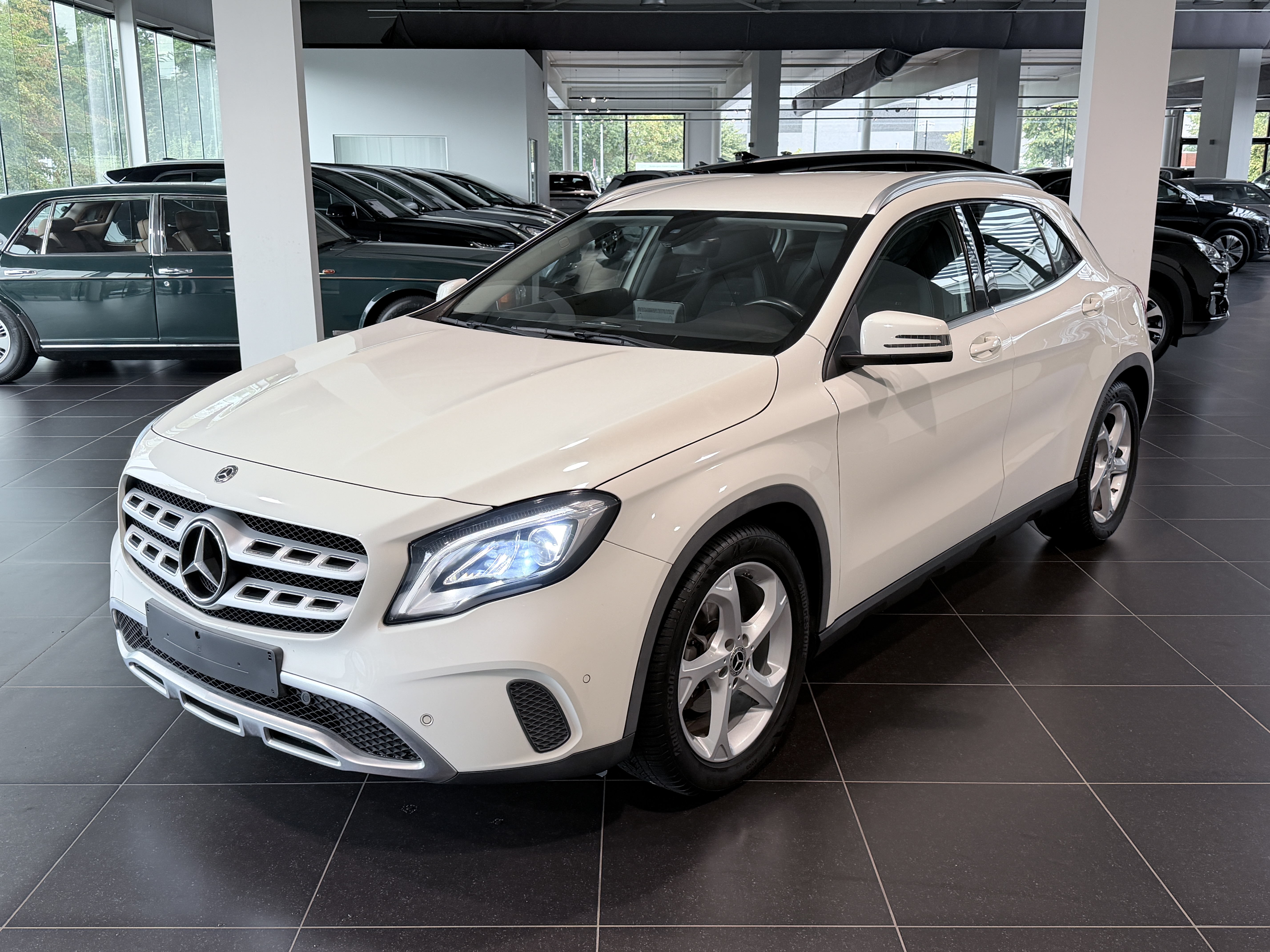 MERCEDES-BENZ GLA 180 Urban Trekhaak, Only 46000 km !!