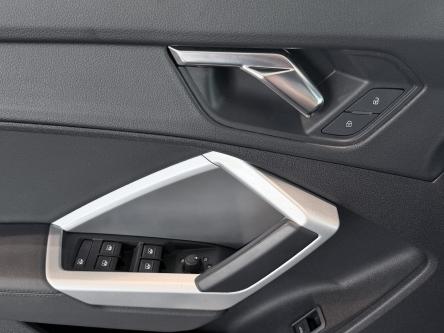 AUDI Q3  S-line / LED / A.camera