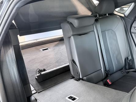 AUDI Q3  S-line / LED / A.camera
