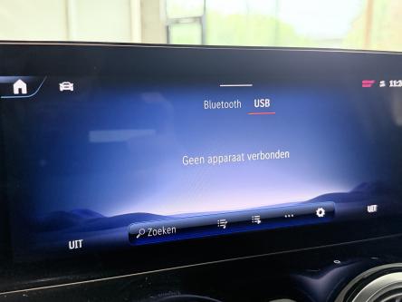 MERCEDES-BENZ EQB 250 250+ AMG PANO / LED High Performance / HUD / Trekhaak