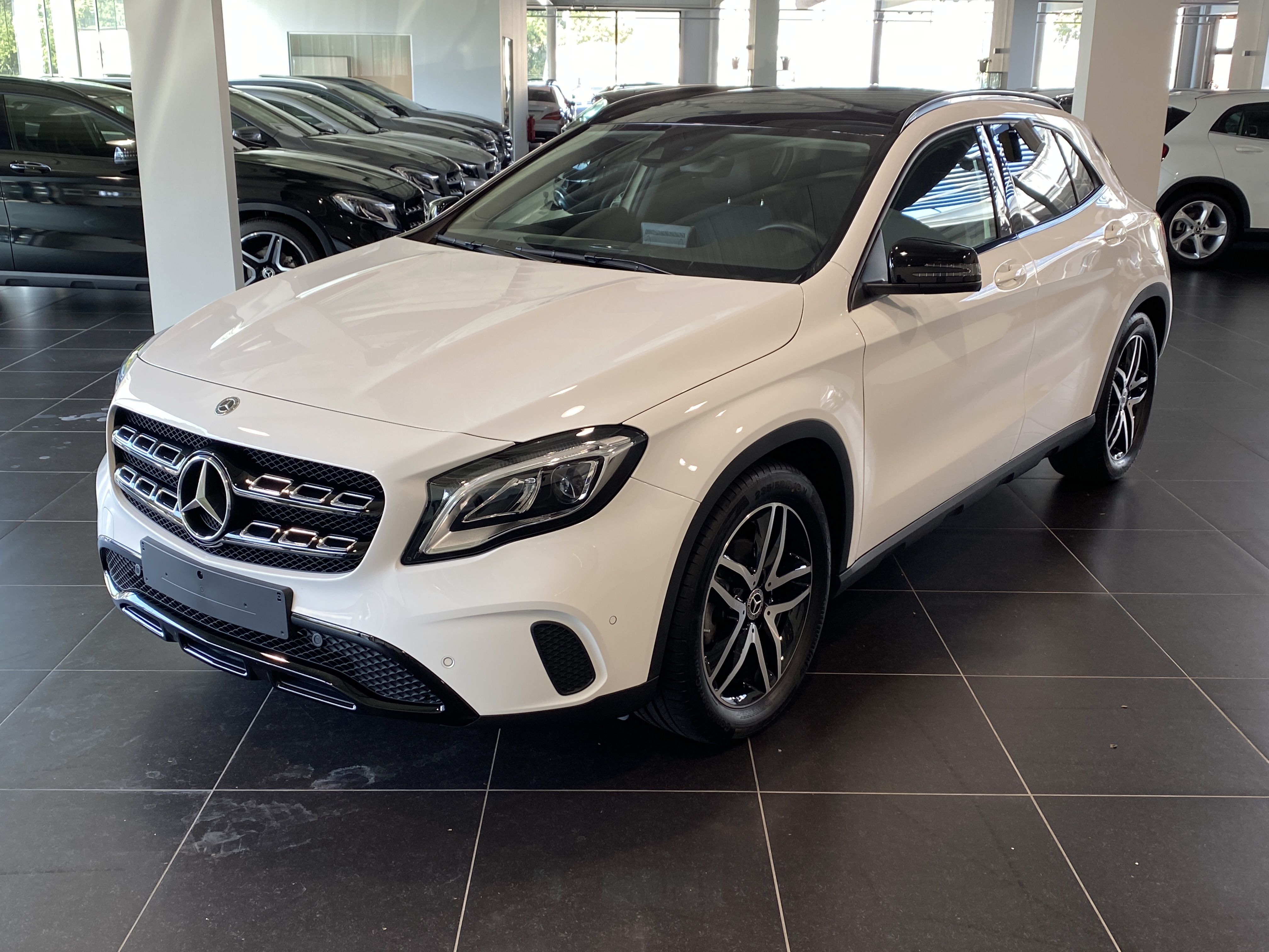 MERCEDES-BENZ GLA 180 Urban Panorama, Night Pack, Trekhaak, Achteruitrij Camera