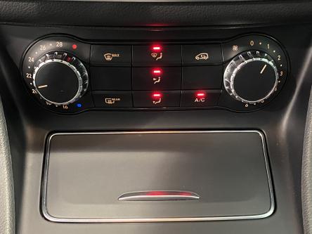 MERCEDES-BENZ GLA 180 Urban Panorama, Night Pack, Trekhaak, Achteruitrij Camera